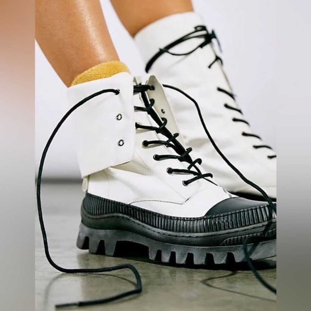 NWT Free People Goldie Lug Sole Lace-Up Boots in White/Black Size 36